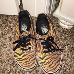 Tiger print VANS